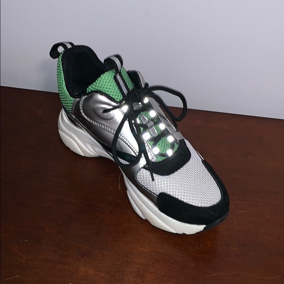 Dior Sneakers - Picture 2 of 5